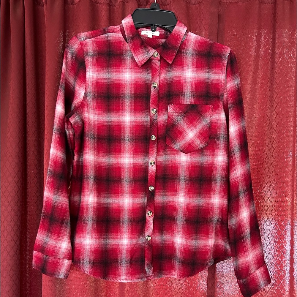 Maurice’s women’s long sleeve button down plaid red/black/white size small